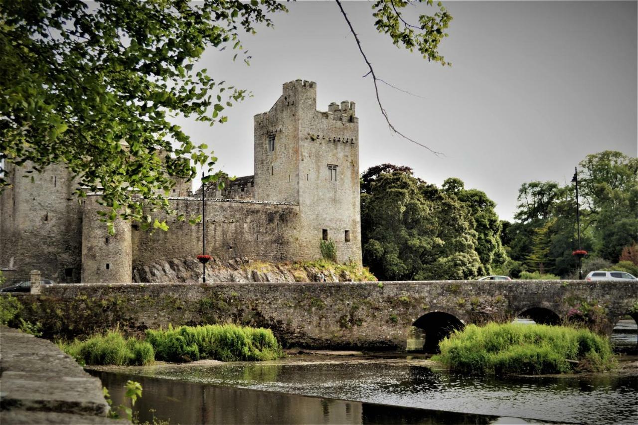 Annaswood B&B Cahir Exterior photo